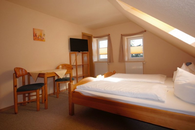 Doppelzimmer 1 Gartenblick