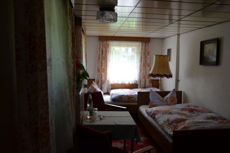 2 Bett Zimmer