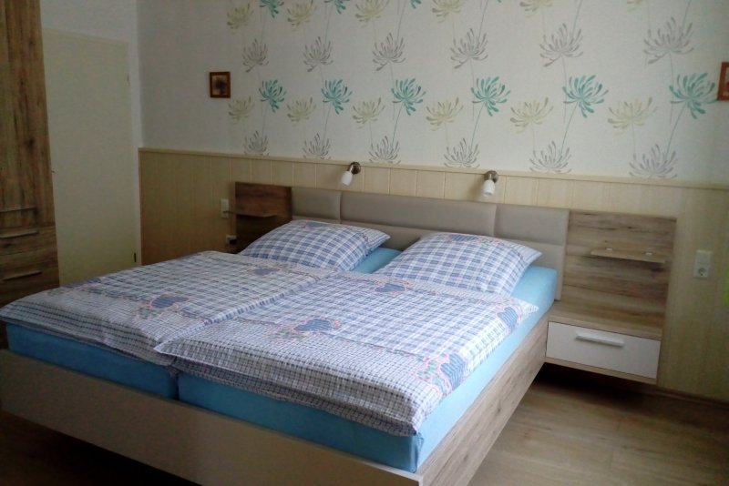 Schlafzimmer 1