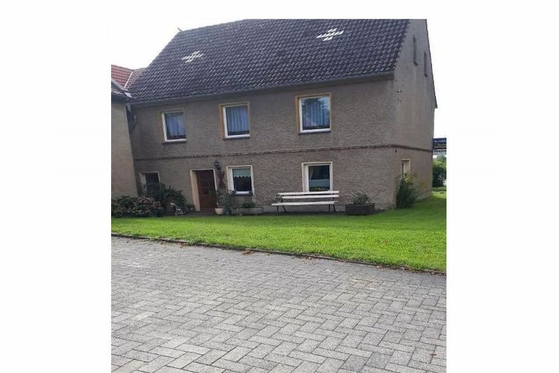 Haus mit  Eingangstür